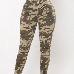 Major camo ankle jeans size 9 but run small